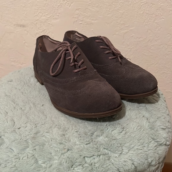 Cute Gray Oxfords - Picture 1 of 3